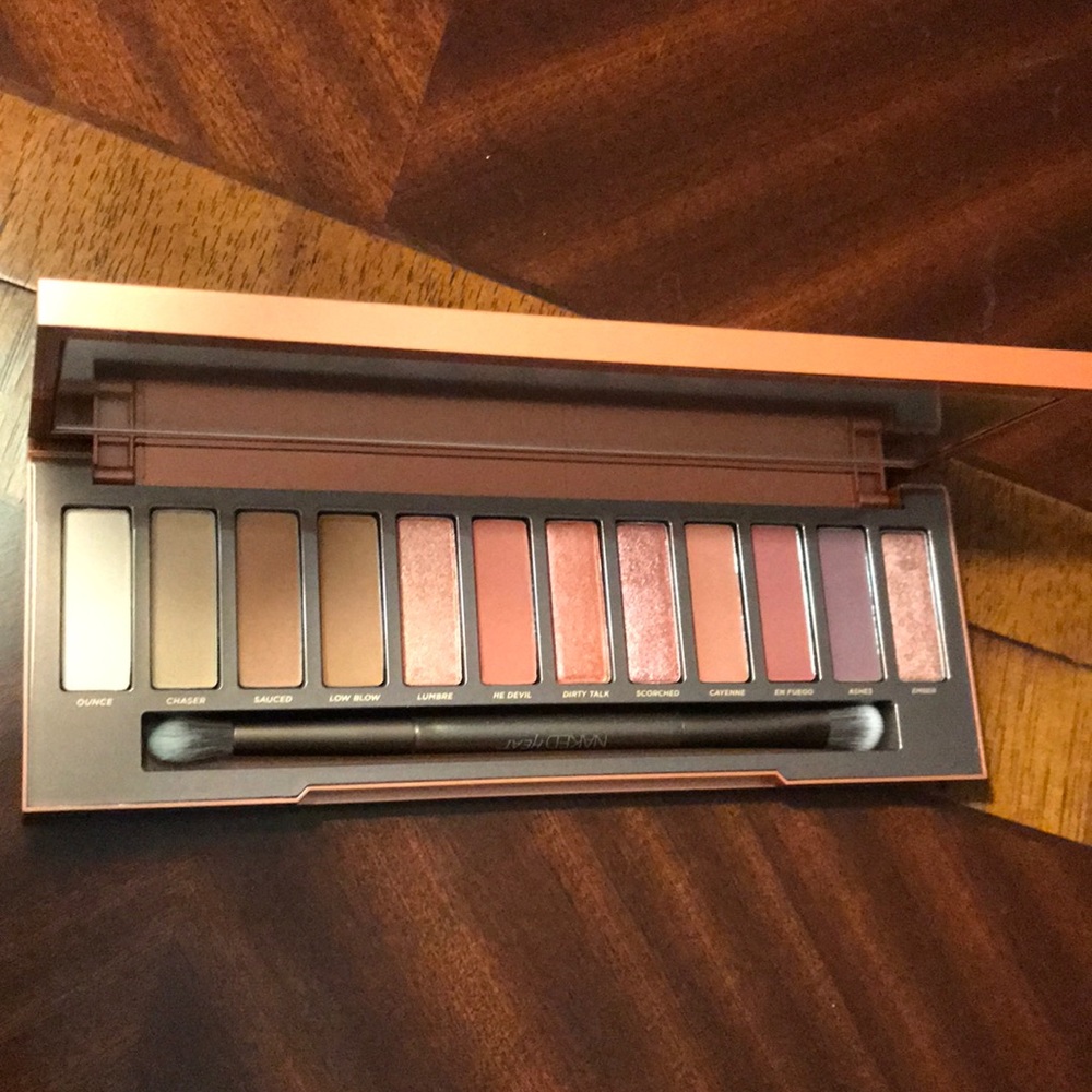 Urban Decay Naked Heat eyeshadow palette